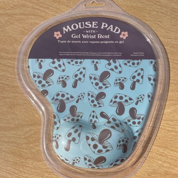 NWT Urban Outfitters Graphic Print Wrist Rest Mousepad - Picture 3 of 7